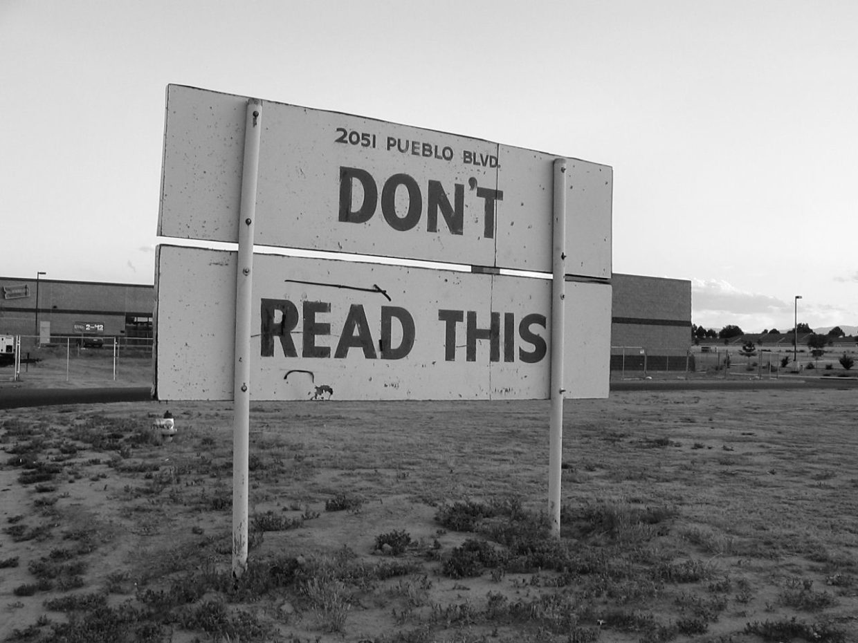 A black and white image of a signboard that reads "Don't Read This". Photo by the autowitch, https://www.flickr.com/photos/autowitch/24379559 (CC BY-NC-SA 2.0)