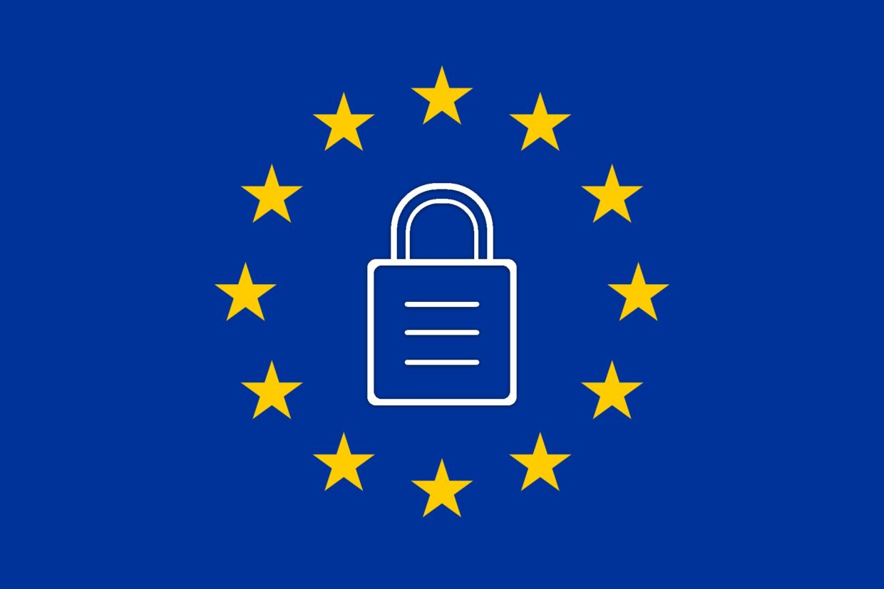 [IMAGE] The EU flag with a padlock inside the circle of yellow stars
